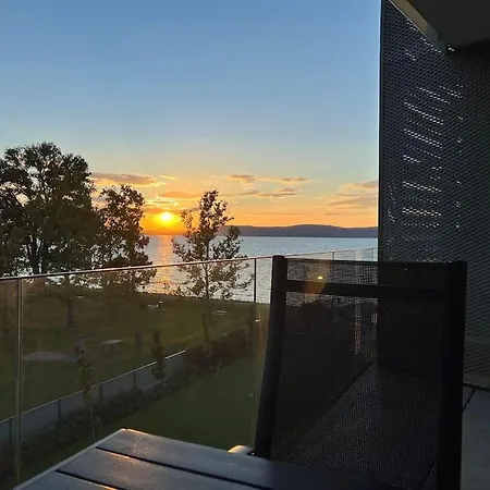 Lela Lakeside A Vizek Szerelmeseinek * Balatonlelle
