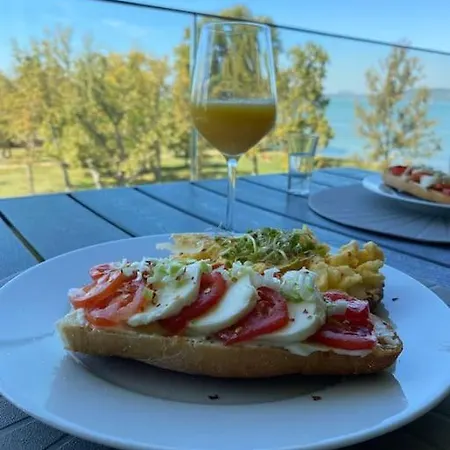 Lela Lakeside A Vizek Szerelmeseinek Apartman *